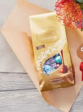 Coles Lindt Christmas Collection Bag 414g or Lindor Limited Edition Bag 516g offer