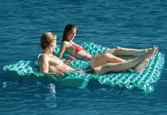 Giant floating mat