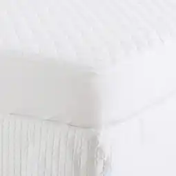 Pillow Talk Comfort Science So Soft Mattress Protector by Hilton offer