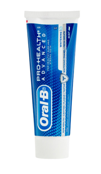 BIG W Oral-b pro health advance whitening toothpaste 110g offer