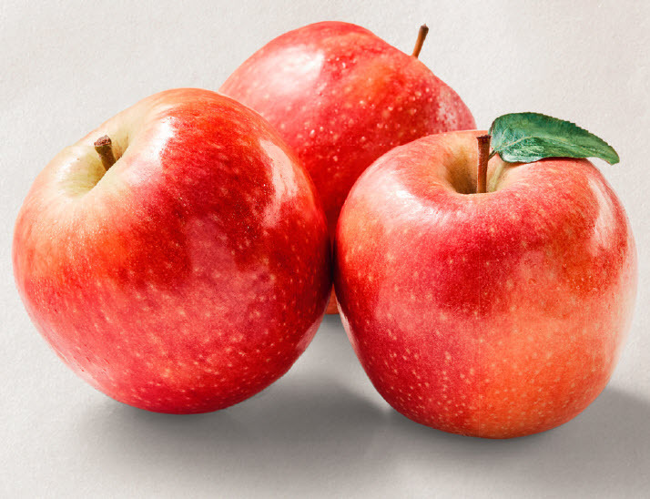 Australian pink lady apples per kg offer at ALDI