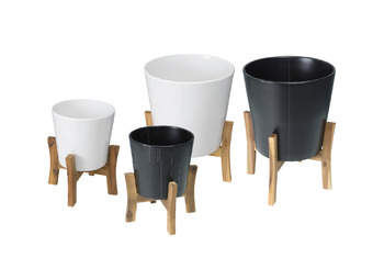 Stratco Jayda pot with stand offer