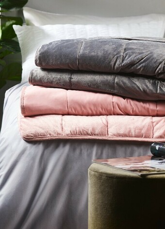 Spotlight Koo Elite Weighted Blankets offer