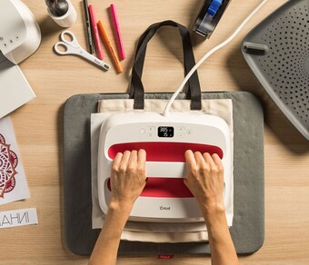 Spotlight Cricut Easy Press offer