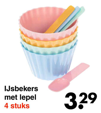 IJsbekers met lepel