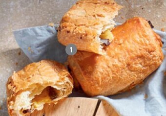 OKay Chocoladebroodje met creme 95 g aanbieding