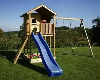 Dreamland BnB Wood schommel Lucas met zandbak en blauwe glijbaan aanbieding