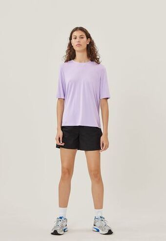 Minimum neline t-shirt