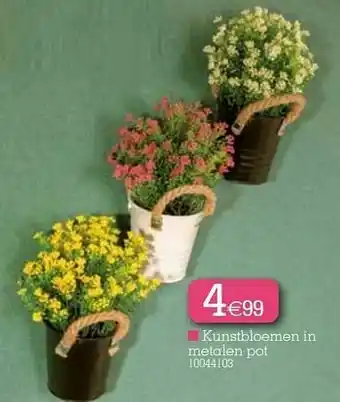 Kunstbloemen in metalen pot