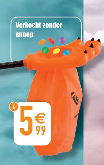 Hand met snoepjeszak