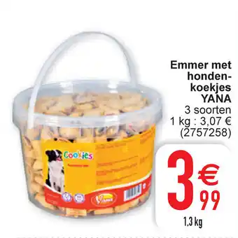 Cora Yana Emmer met honden koekjes aanbieding