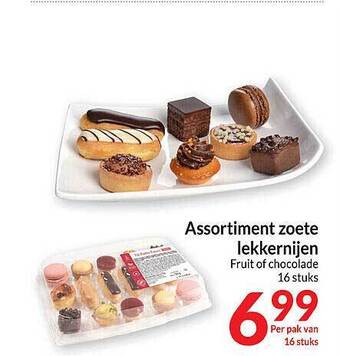 Assortiment zoete lekkernijen fruit of chocolade 16 stuks