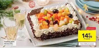 Feestelijk gebak met vers fruit