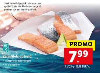Zalmfilets op huid