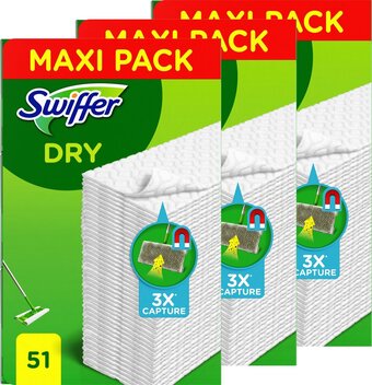 Bol.com Swiffer vloerreiniger - droge vloerdoekjes - navullingen - vangt en houdt stof vast - voordeelverpakking 3 x 51 stuks aanbieding