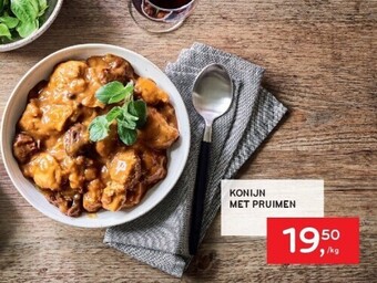Konijn met pruimen