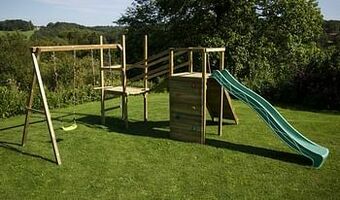 BnB Wood schommel Madagascar Adventure Commando met groene glijbaan