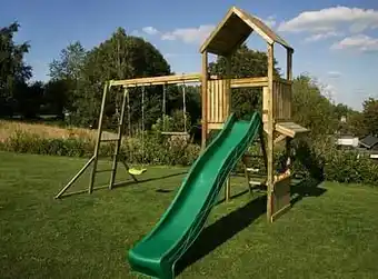 Dreamland BnB Wood schommel Nieuwpoort Monkey Bar Shop met groene glijbaan aanbieding