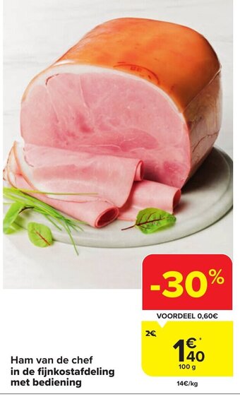 Ham van de chef in de fijnkostafdeling met bediening