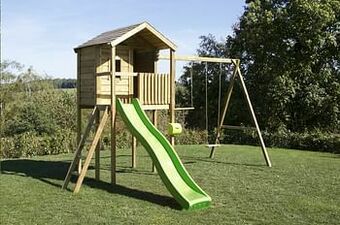 Dreamland BnB Wood schommel met speelhuisje Lucas en limegroene glijbaan aanbieding