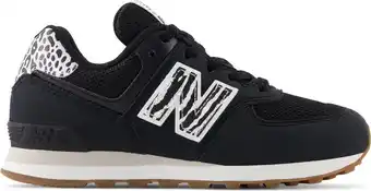 Bol.com New Balance 574 Unisex Sneakers - Maat 32 aanbieding