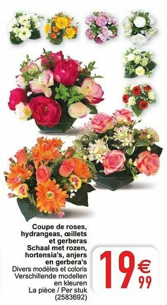 Coupe de roses, hydrangeas, oeillets et gerberas schaal met rozen, hortensia’s, anjers en gerbera’s