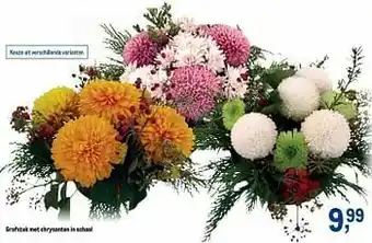 Makro Grafstuk met chrysanten in schaal aanbieding