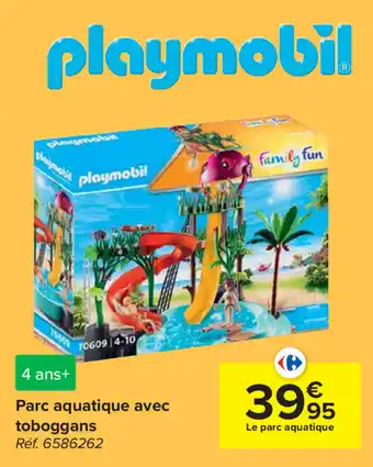 Parc aquatique avec toboggans