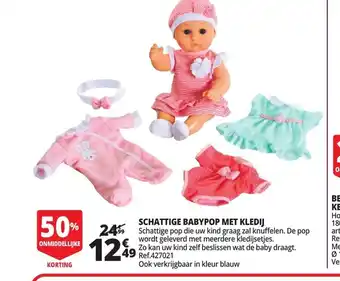 Schattige Babypop Met Kledij