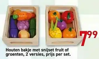 Houten bakje met snijset fruit of groenten