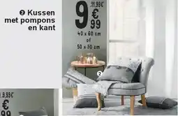 Cora Kussen met pompons en kant aanbieding