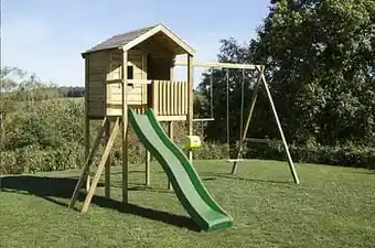 Dreamland BnB Wood schommel met speelhuisje Lucas en groene glijbaan aanbieding