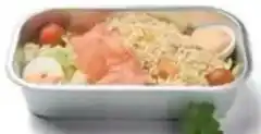 Colruyt Gerookte zalm, sla, pasta op Griekse wijze aanbieding