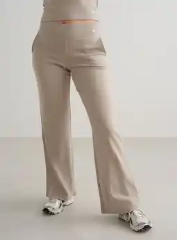 Decathlon Dames Yoga Broek met Wijde Pijpen Geribbelde Lichtgewicht Donkerbeige aanbieding