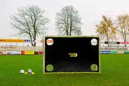 Decathlon 3 x 2 m stalen voetbaldoel + zwarte schietwand aanbieding