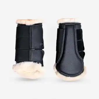 Decathlon Gesloten peesbeschermers voor paarden 500 dressuur imitatieschapenvacht zwart x2 aanbieding