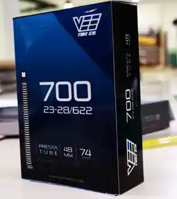 Decathlon VEE Tire Co Binnenband 20 x 1.90-2.50 AV40 aanbieding