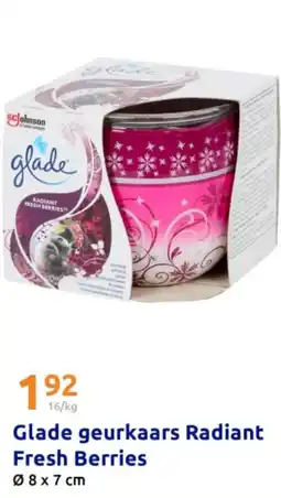 Action Glade geurkaars Radiant Fresh Berries aanbieding