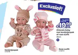 Dreamland Zittende baby met konijntjespak of roze outfit aanbieding