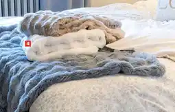 Carrefour Plaid - sherpa voering: 130 x 160 cm of bubble: 130 x 170 cm aanbieding