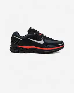 Decathlon Nike Zoom Vomero 5 Black Metallic University Red aanbieding