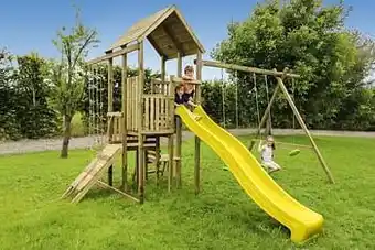 BnB Wood schommel Perk Adventure met gele glijbaan