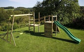 Dreamland BnB Wood schommel Madagascar Commando Monkey Bar met groene glijbaan aanbieding
