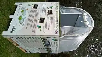 Gereduceerd expomodel bestaande uit dezelfde materialen als een Richel-tuinserre.:POS met verschillende tuineserre en en inst