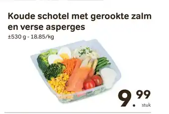 Koude schotel met gerookte zalm en verse asperges