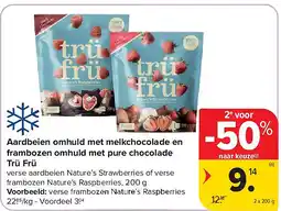 Carrefour Aardbeien omhuld met melkchocolade en frambozen omhuld met pure chocolade Trü Frü aanbieding