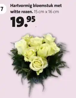 Intratuin Hartvormig bloemstuk met witte rozen aanbieding