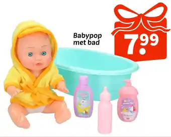 Babypop met bad