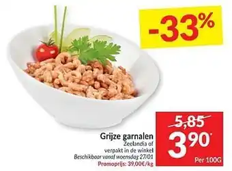 Grijze garnalen zeelandia of verpakt in de winkel