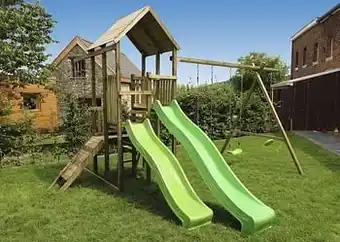 BnB Wood schommel Perk Adventure met 2 limegroene glijbanen